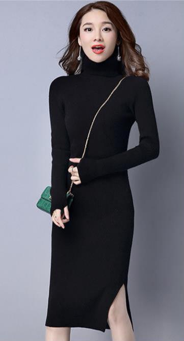 CLASSIC ELEGANCE KNITTED MAXI DRESS IN BLACK